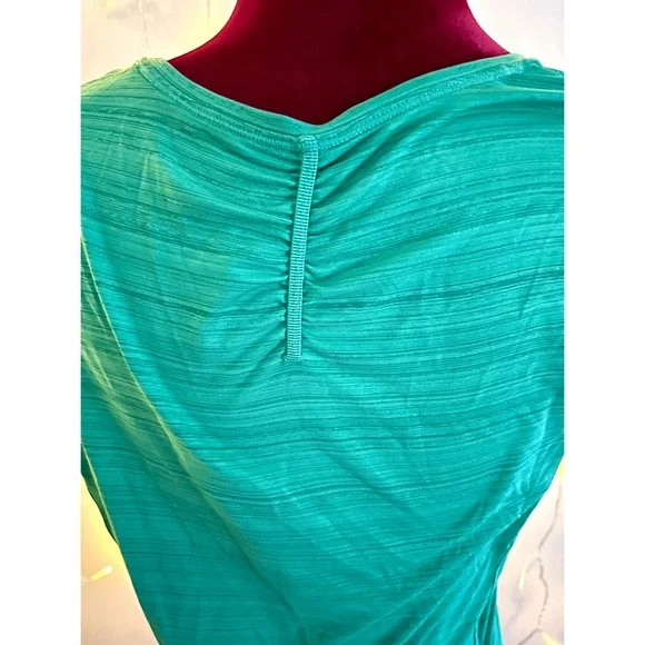 🔒SOLD🔒 Athletha | Green Top | Great Condition | Size M - Picture 5 of 7